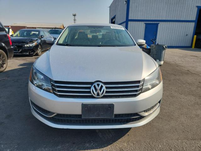  VOLKSWAGEN PASSAT 2014 Серебристый