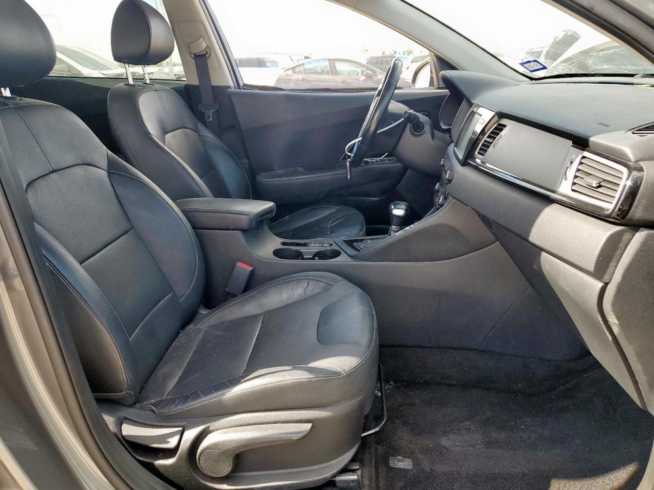 kndce3lc6j5123991 KNDCE3LC6J5123991 2018 Kia Niro Touring