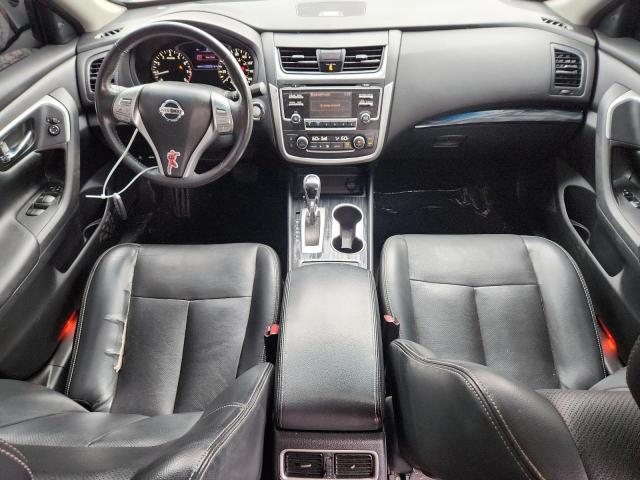  NISSAN ALTIMA 2017 Czerwony