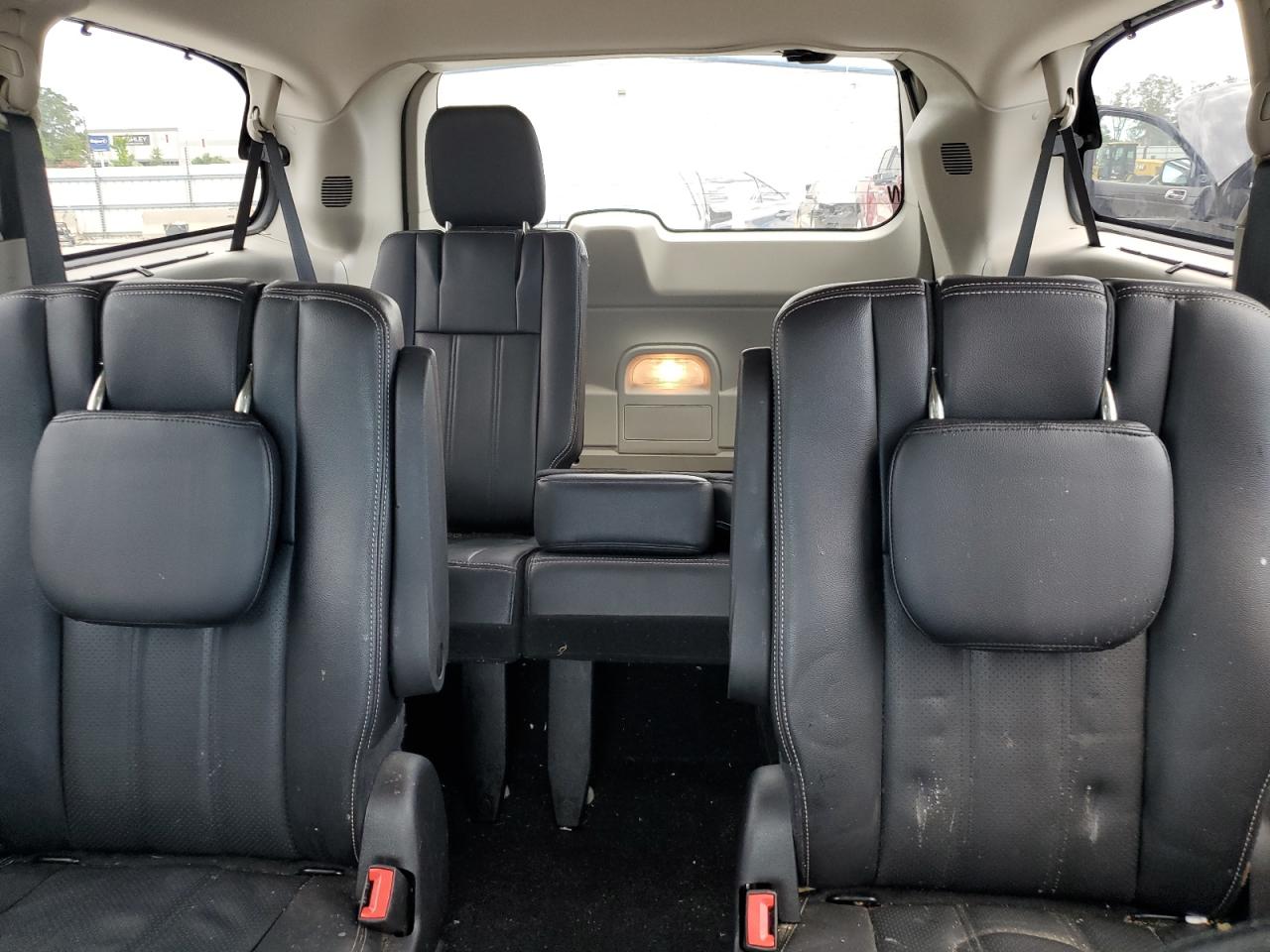 2016 Chrysler Town & Country Touring L VIN: 2C4RC1CG2GR190431 Lot: 67137545