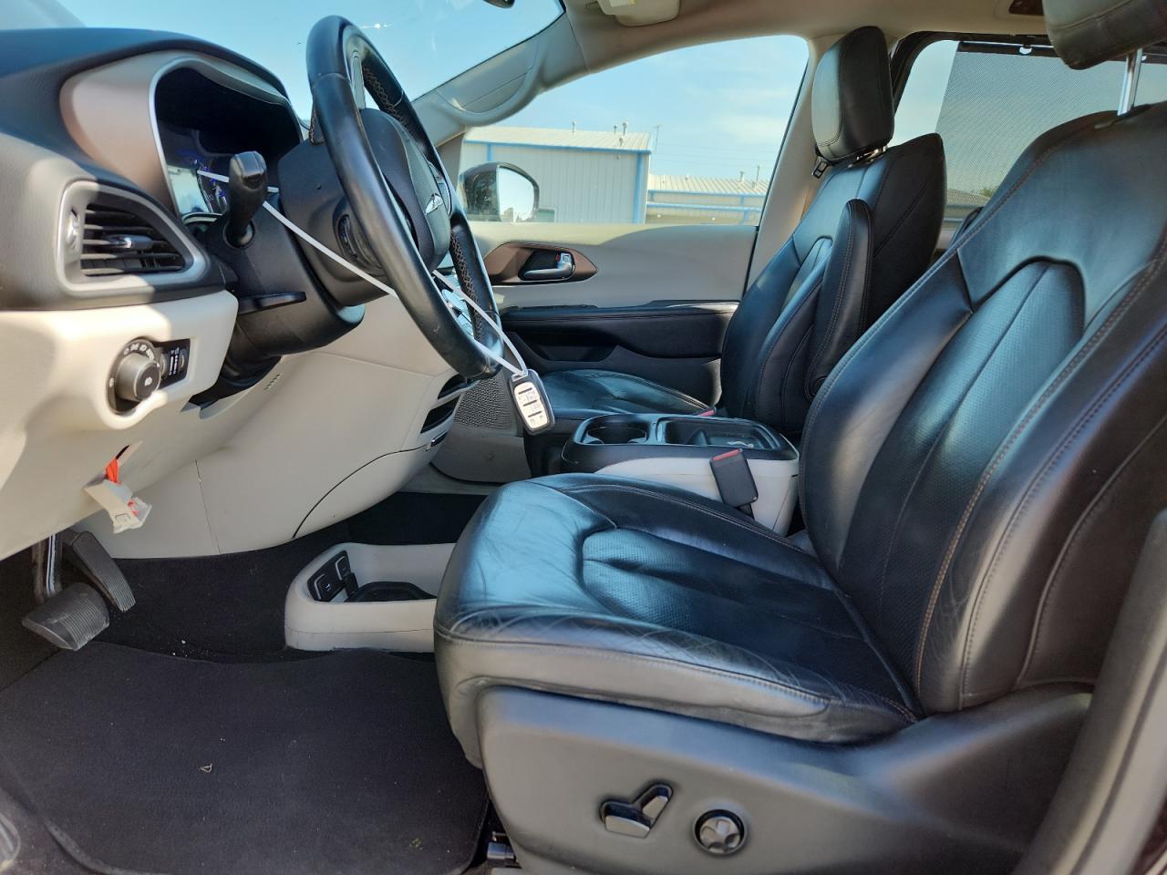 2018 Chrysler Pacifica Touring L VIN: 2C4RC1BGXJR124153 Lot: 64004445