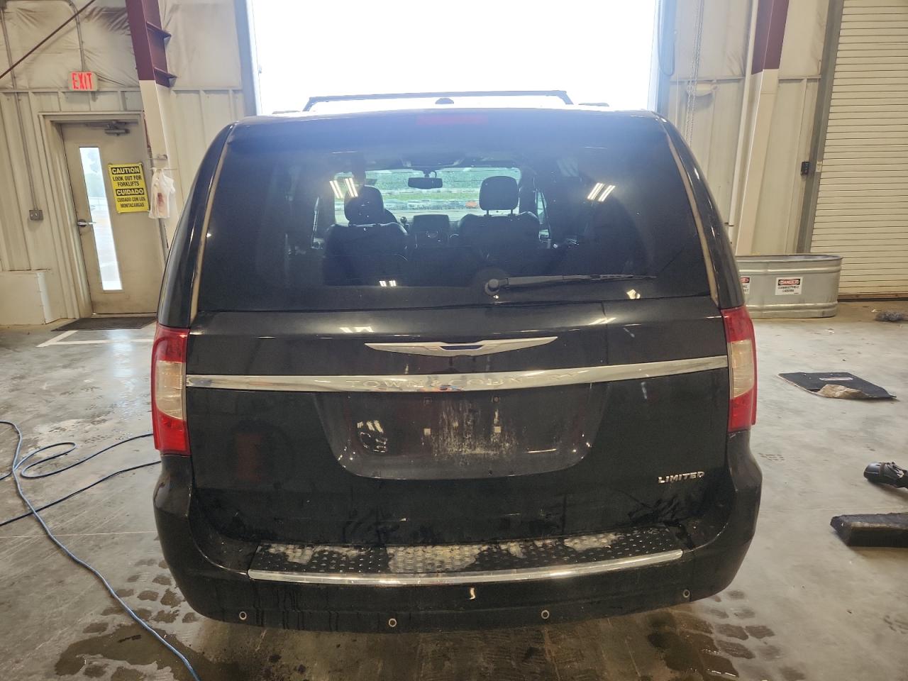 2016 Chrysler Town & Country Limited Platinum VIN: 2C4RC1GG0GR188381 Lot: 64411175