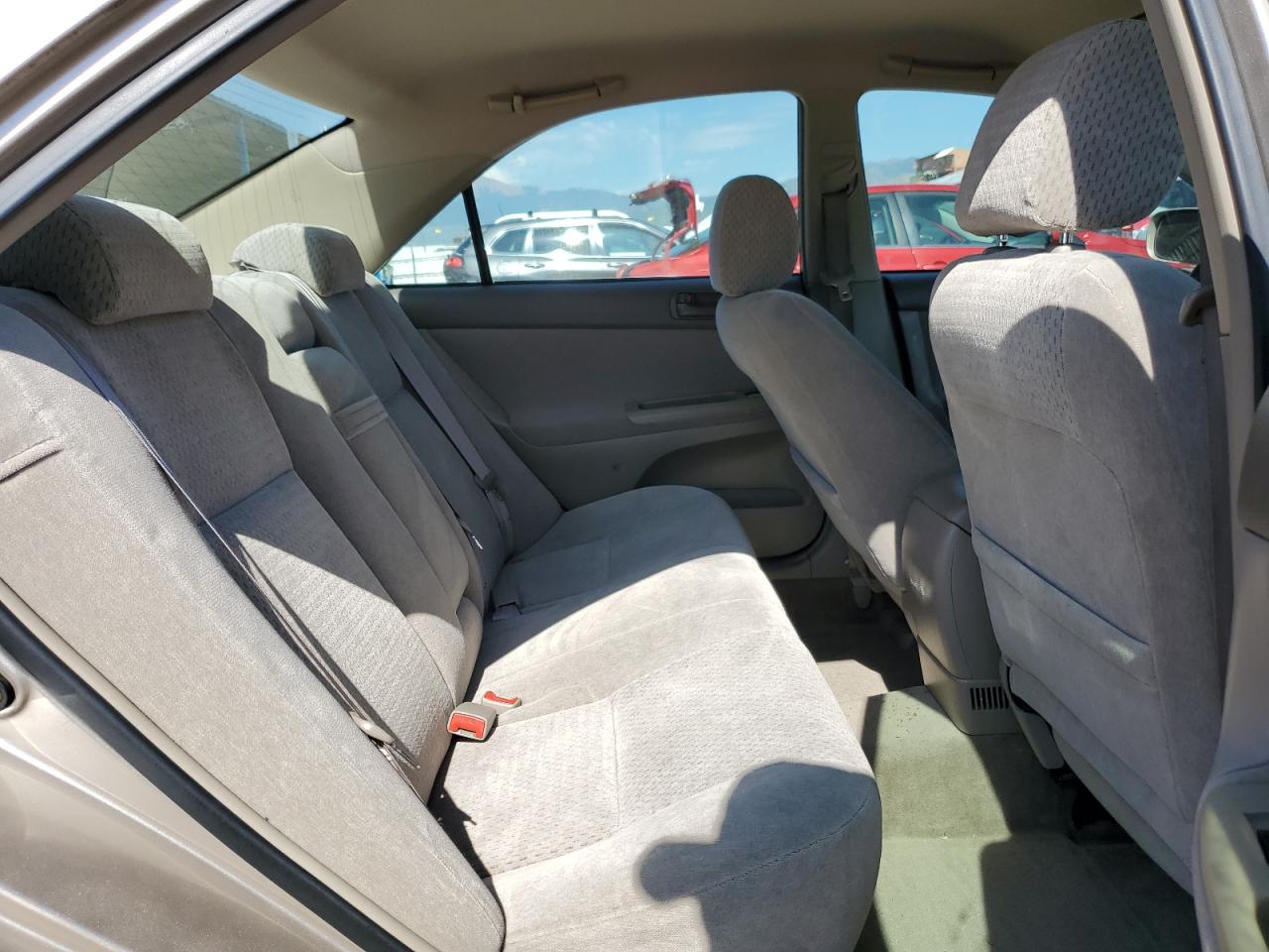 2003 Toyota Camry Le VIN: 4T1BF32K33U037690 Lot: 64048245