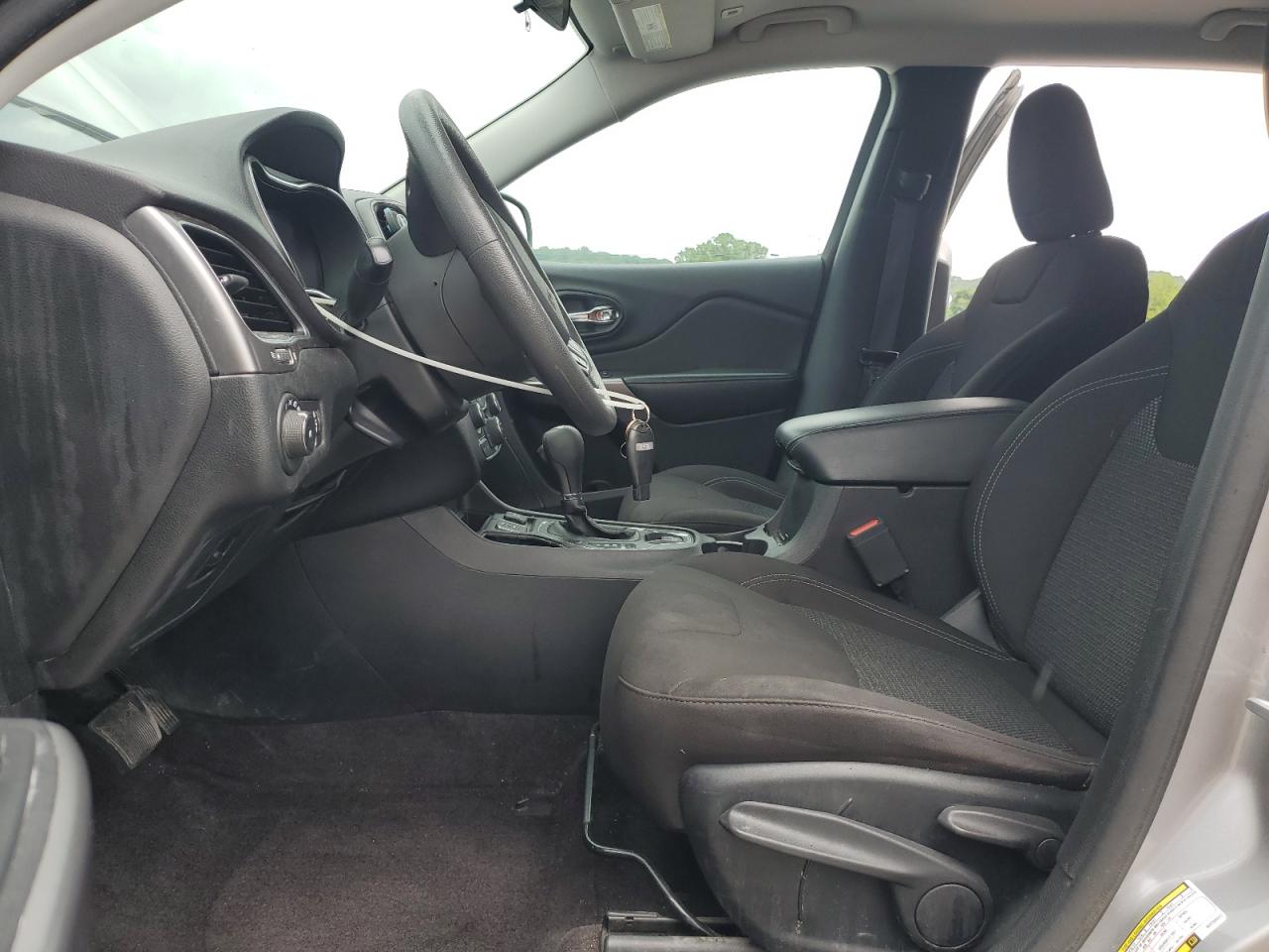 2019 Jeep Cherokee Latitude VIN: 1C4PJLCB2KD206622 Lot: 63329465