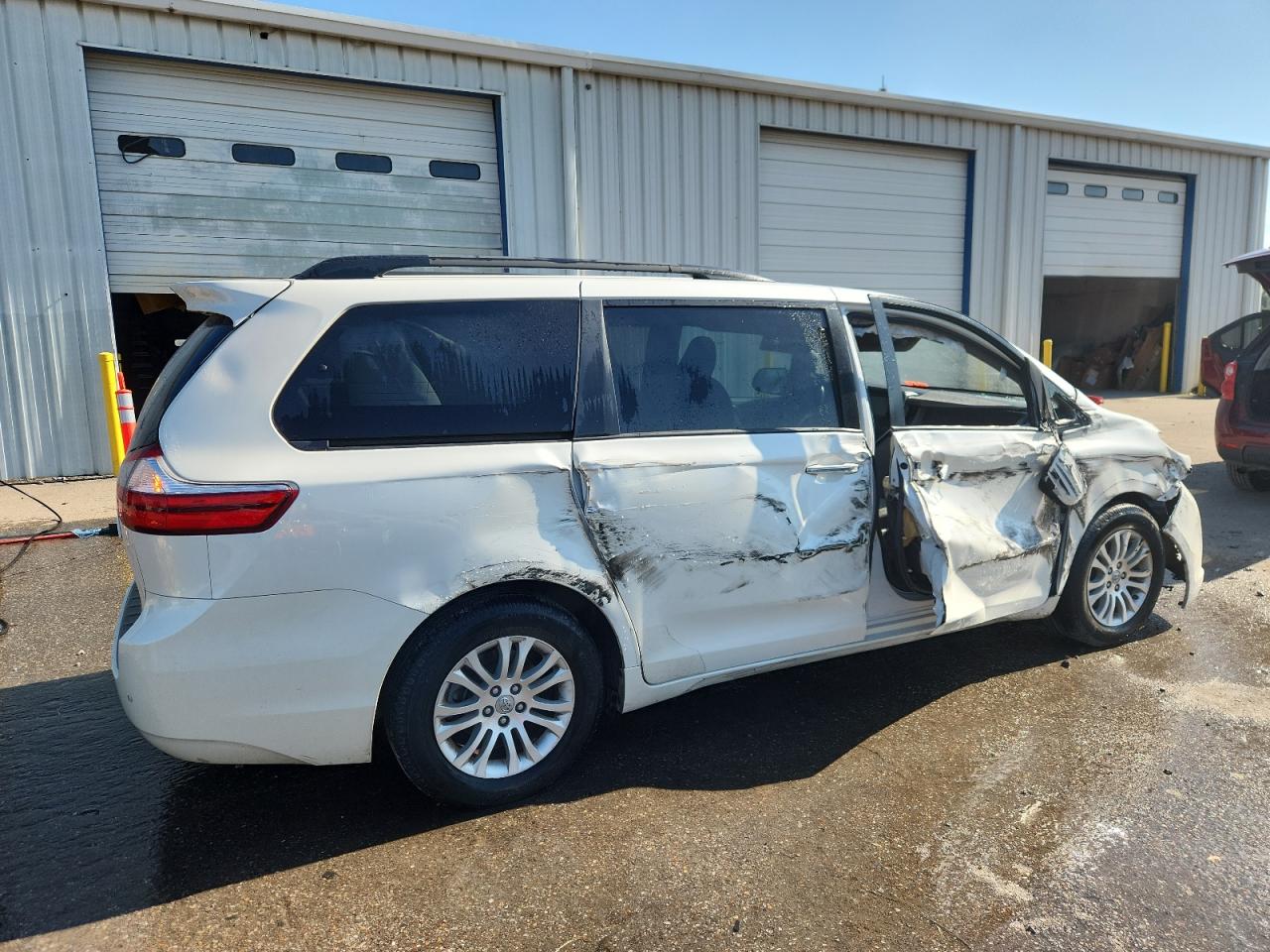 2017 Toyota Sienna Xle white null gas 5TDYZ3DC6HS807002 photo #4