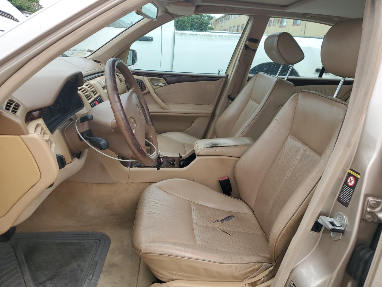 2000 Mercedes-Benz E 320 4Matic VIN: WDBJF82J3YX038167 Lot: 62429355