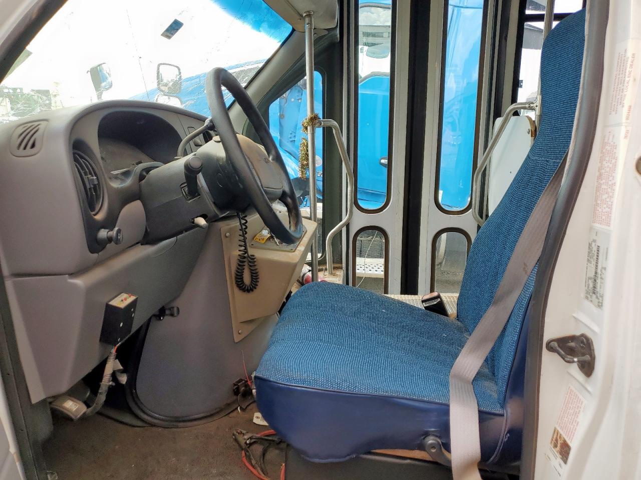 1998 Ford Econoline E450 Super Duty Cutaway Van Rv VIN: 1FDXE40S8WHB77815 Lot: 71995045