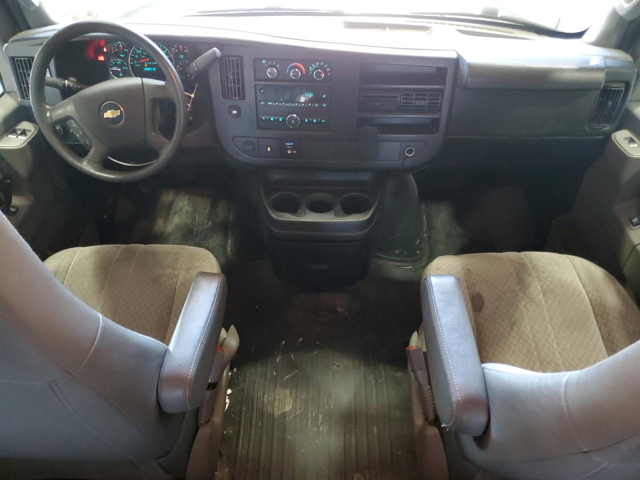 2017 Chevrolet Express G2500 VIN: 1GCWGAFF4H113594 Lot: 65409395