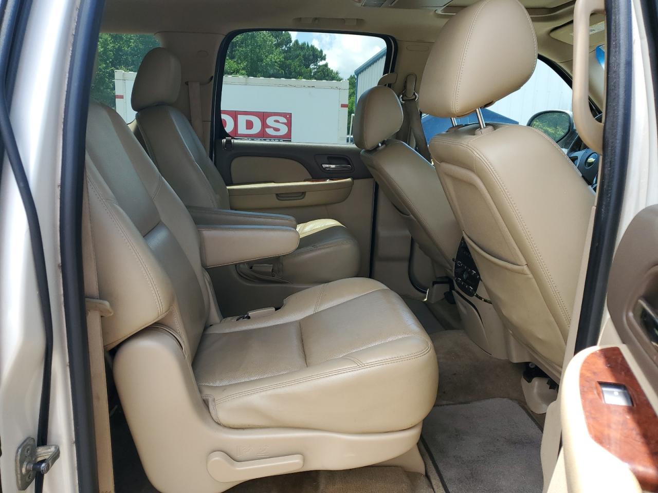 2011 Chevrolet Suburban C1500 Ltz VIN: 1GNSCKE09BR142860 Lot: 63600755