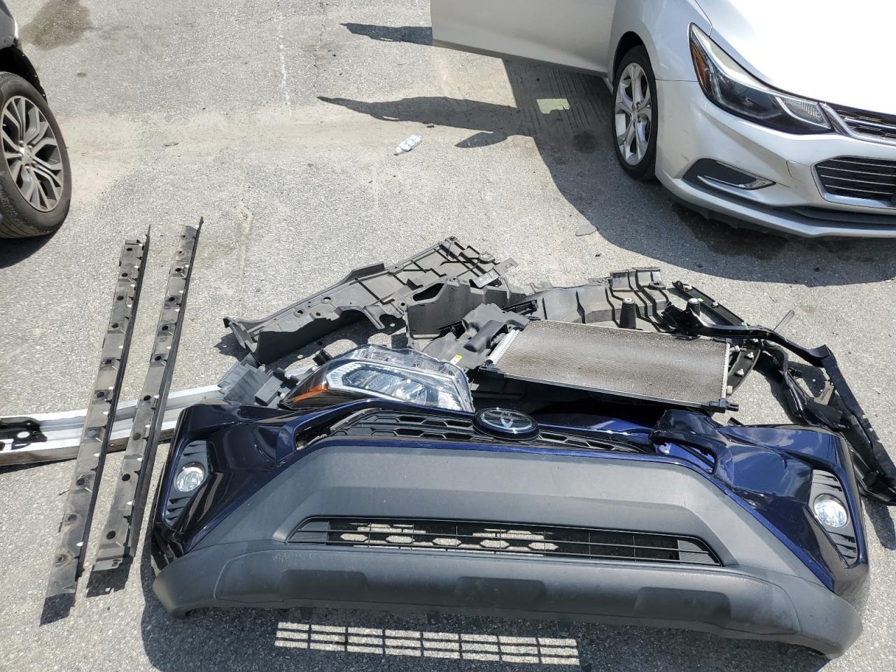 2020 Toyota Rav4 Xle VIN: 2T3W1RFV2LW078553 Lot: 65144205