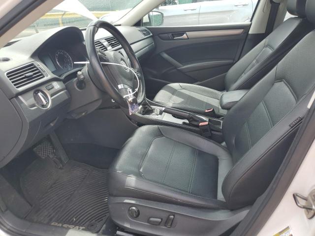 Sedans VOLKSWAGEN PASSAT 2014 White