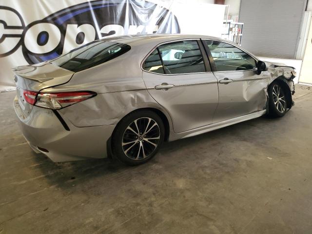  TOYOTA CAMRY 2018 Srebrny