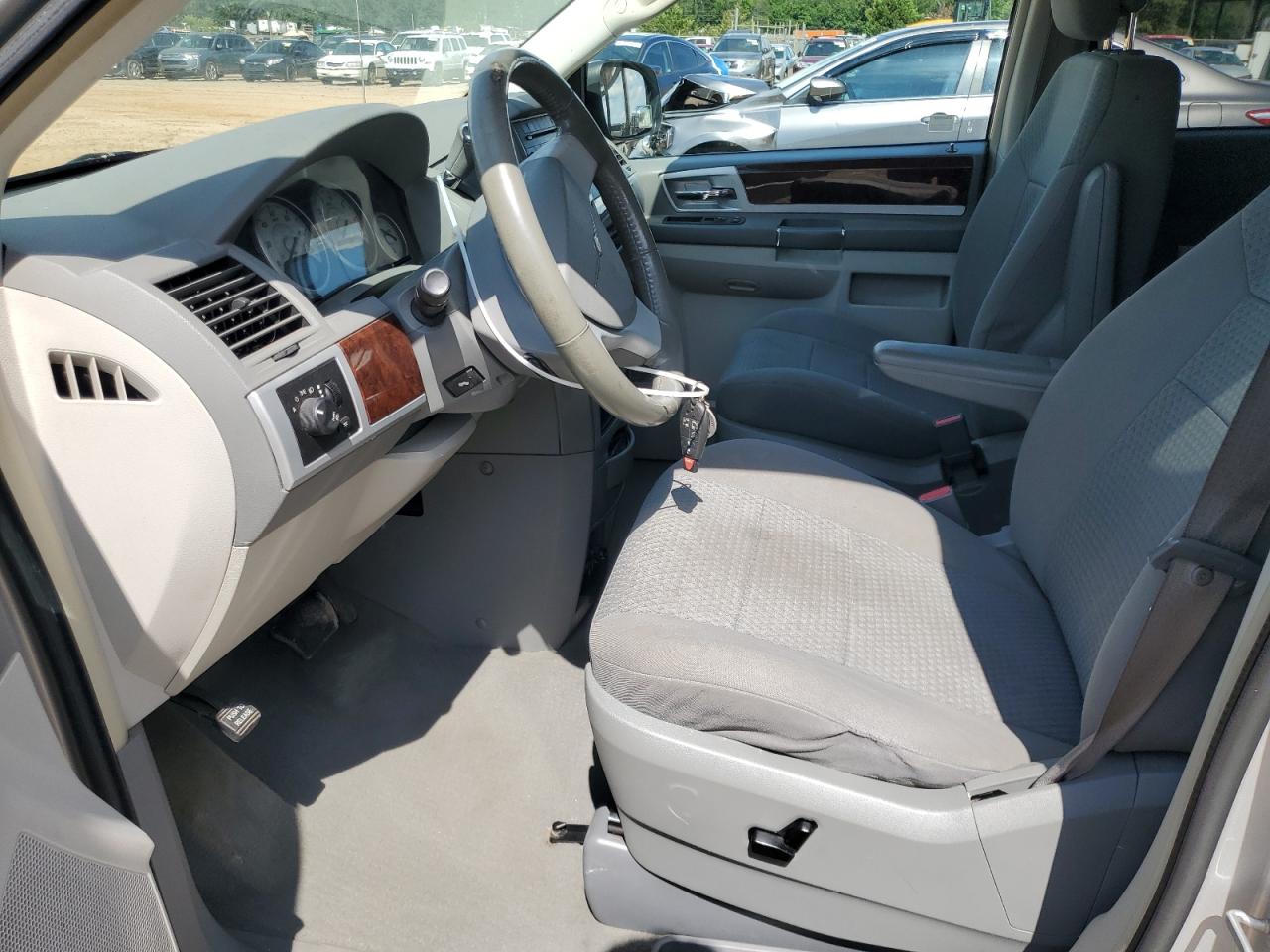 2010 Chrysler Town & Country Touring VIN: 2A4RR5D13AR493171 Lot: 64189125