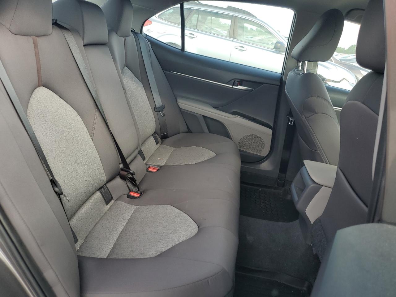 2018 Toyota Camry Le VIN: 4T1B31HK3JU507198 Lot: 65042435