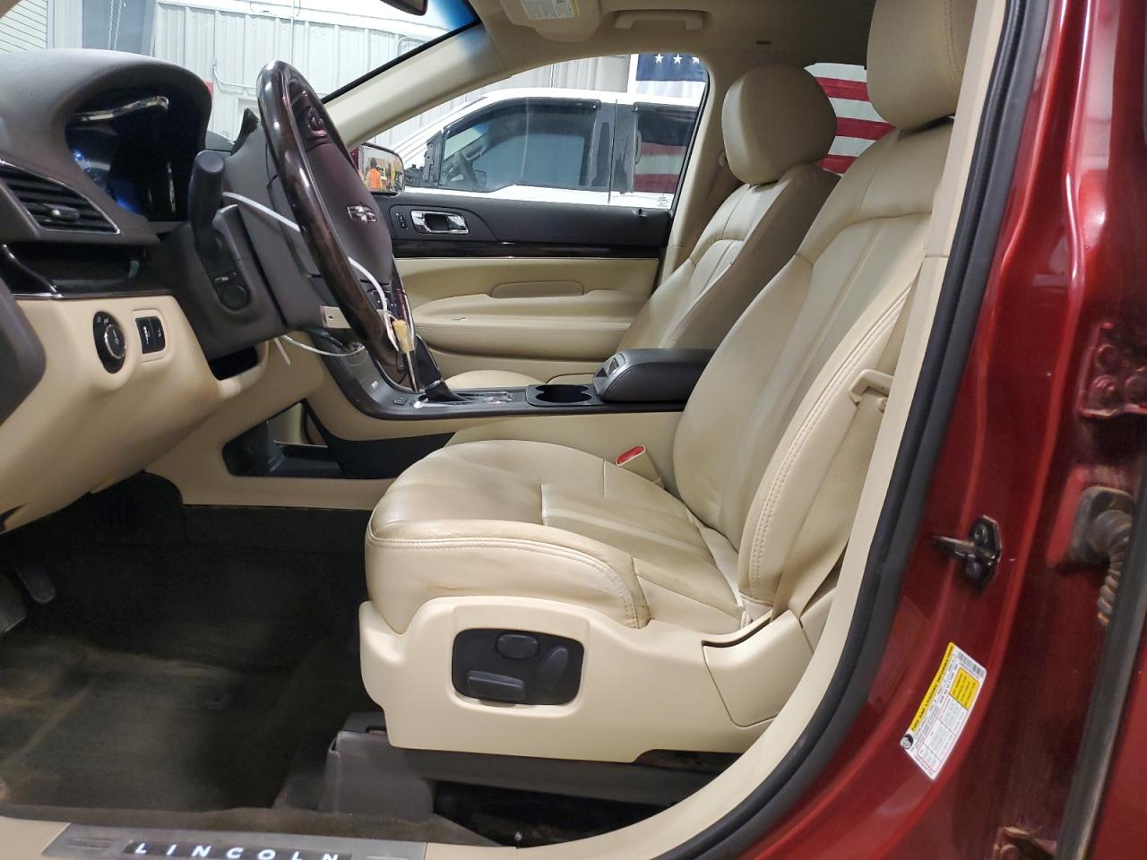 2015 Lincoln Mkt VIN: 2LMHJ5ATXFBL01792 Lot: 66130395