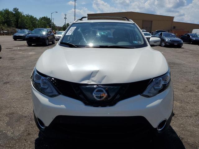  NISSAN ROGUE 2018 Белы