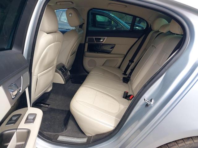 2011 JAGUAR XF S PREMI