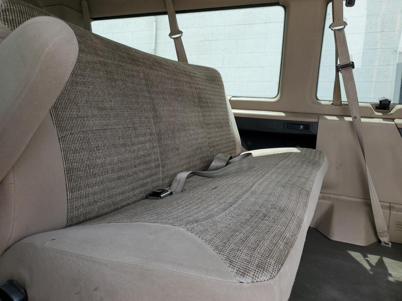 2000 Ford Econoline E350 Super Duty Wagon VIN: 1FBSS31S2YHB38337 Lot: 63515125