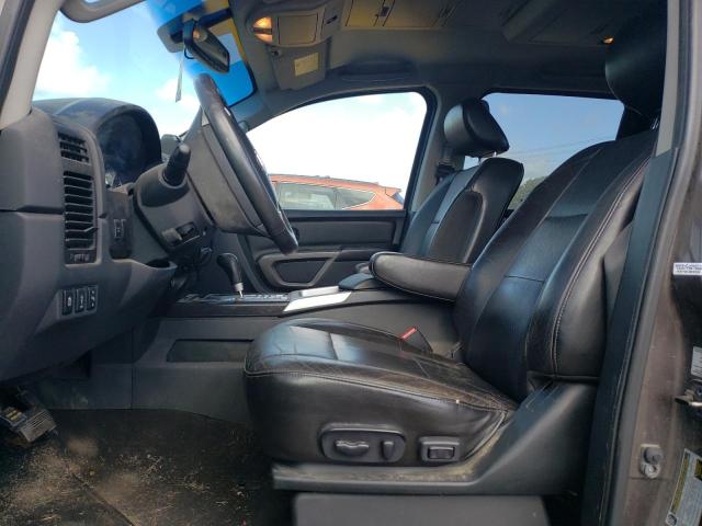 Pickups NISSAN TITAN 2015 Gray