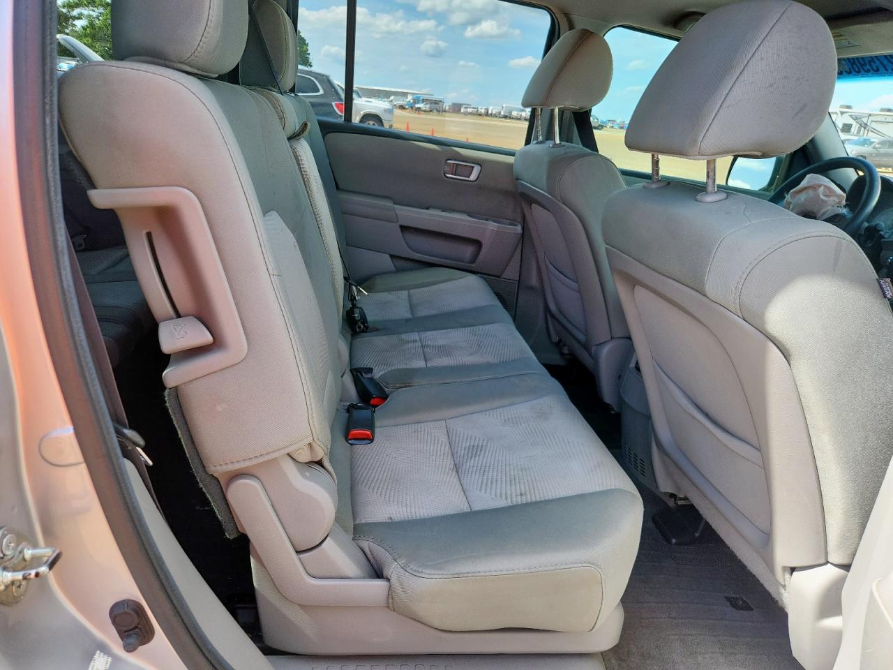 2012 Honda Pilot Lx VIN: 5FNYF3H27CB043880 Lot: 62759835