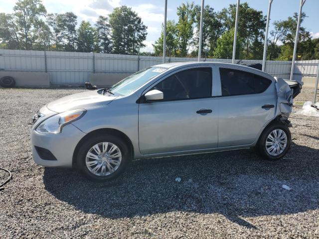 NISSAN VERSA 2017 Srebrny