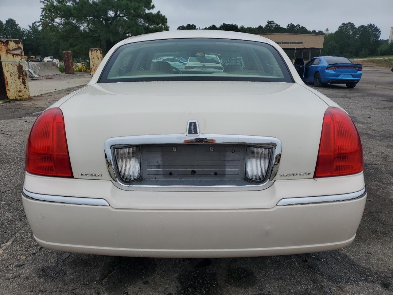 2007 Lincoln Town Car Signature VIN: 1LNHM81W97Y600466 Lot: 64204675