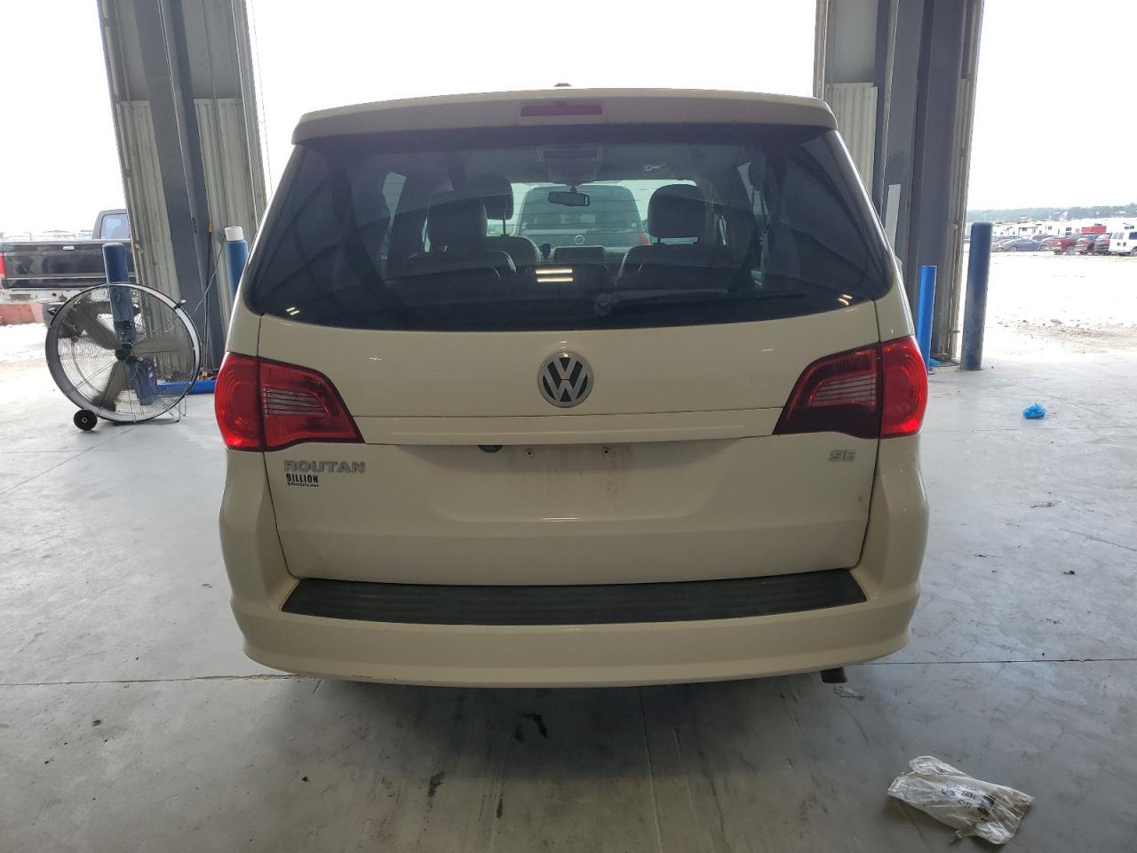 2010 Volkswagen Routan Se VIN: 2V4RW3D10AR294345 Lot: 64961955