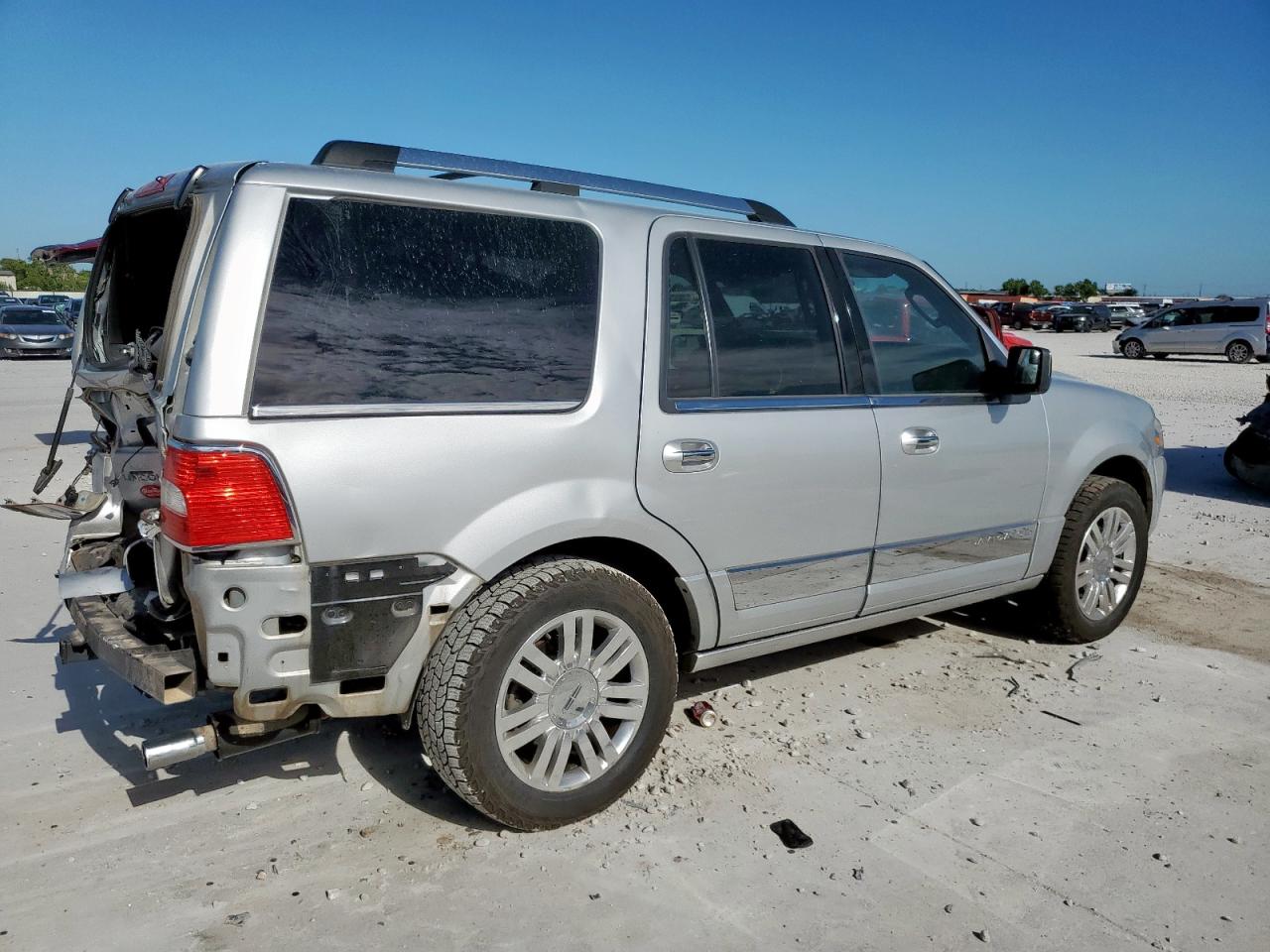 5lmjj2h57del04375 5LMJJ2H57DEL04375 2013 Lincoln Navigator