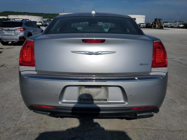  CHRYSLER 300 2018 Srebrny