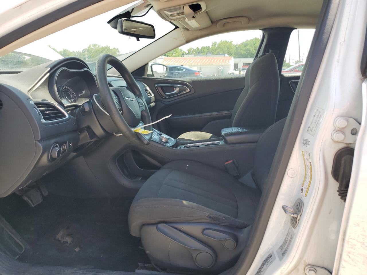 2015 Chrysler 200 Limited VIN: 1C3CCCAB0FN679614 Lot: 64724415