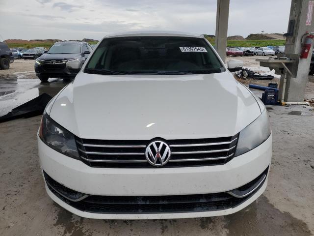  VOLKSWAGEN PASSAT 2013 Biały