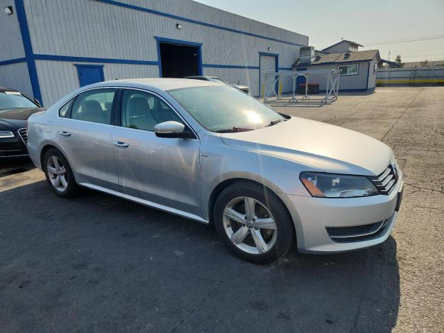  VOLKSWAGEN PASSAT 2014 Серебристый