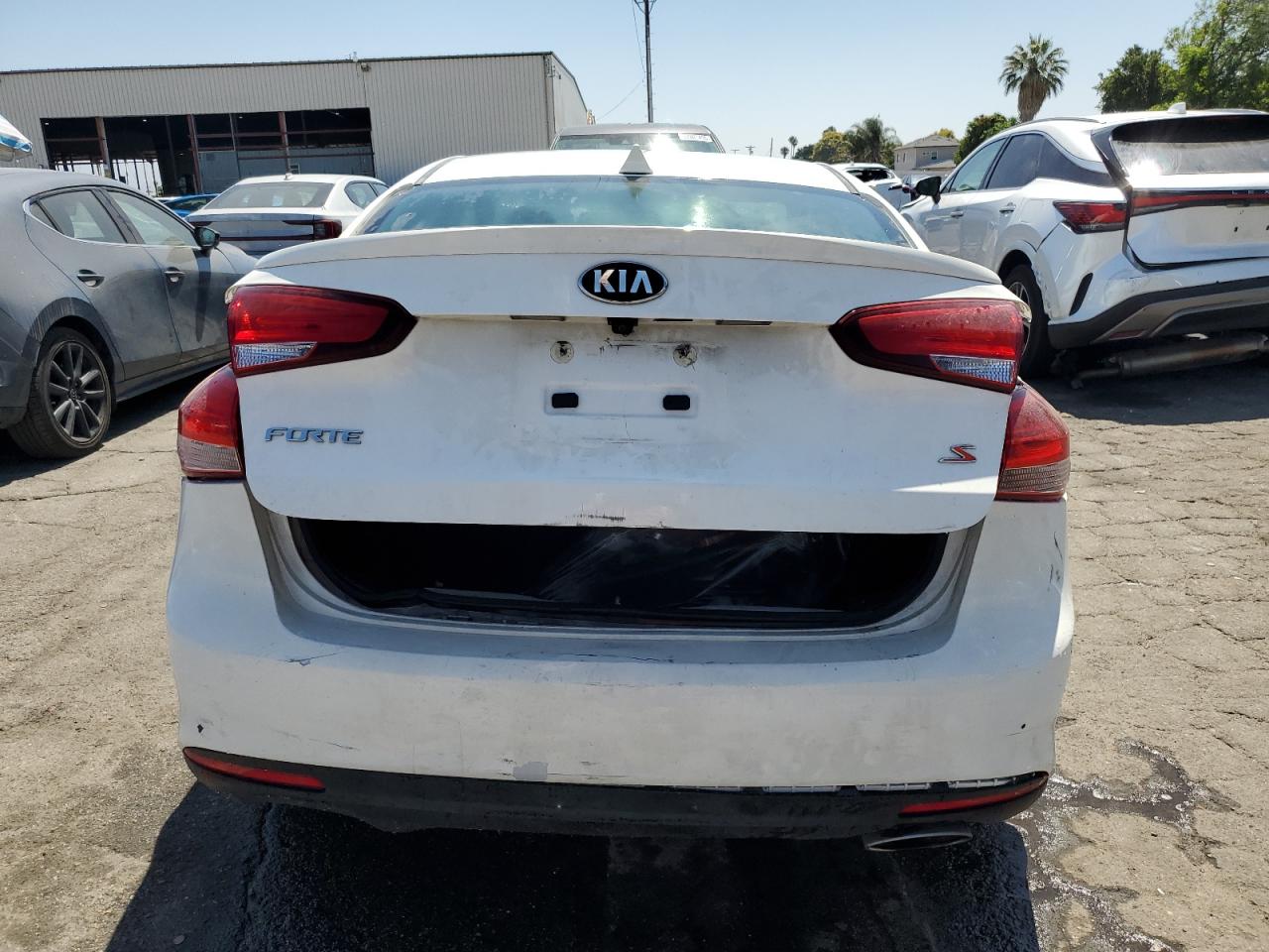 3KPFL4A71JE272201 2018 Kia Forte Lx