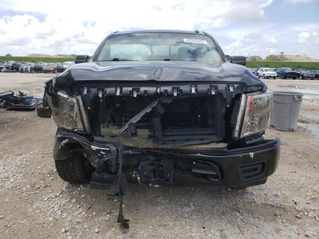  NISSAN TITAN 2019 Czarny