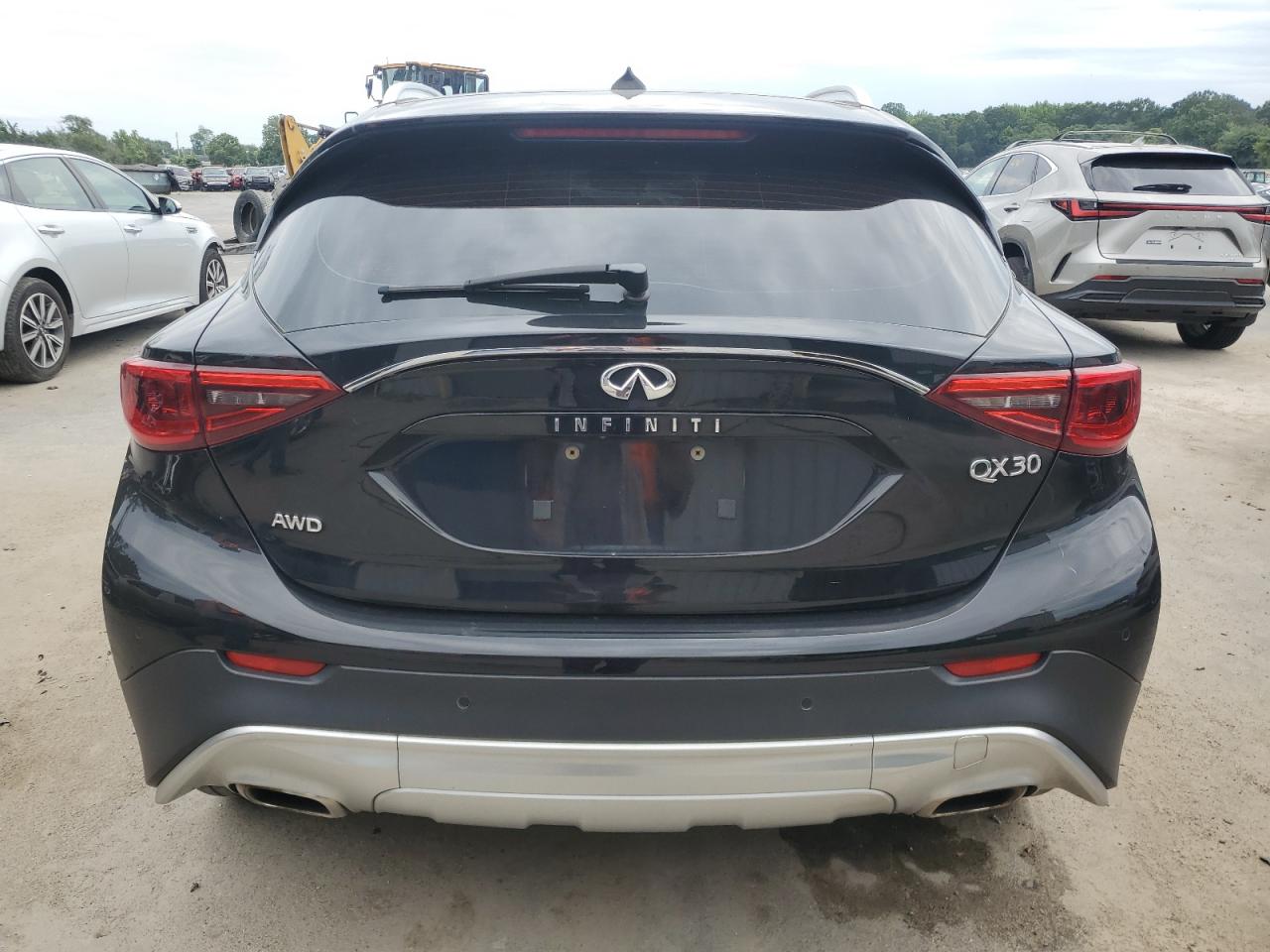 SJKCH5CR5JA047224 2018 Infiniti Qx30 Base