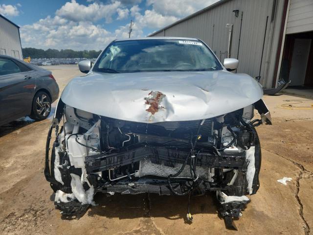  NISSAN ROGUE 2017 Srebrny