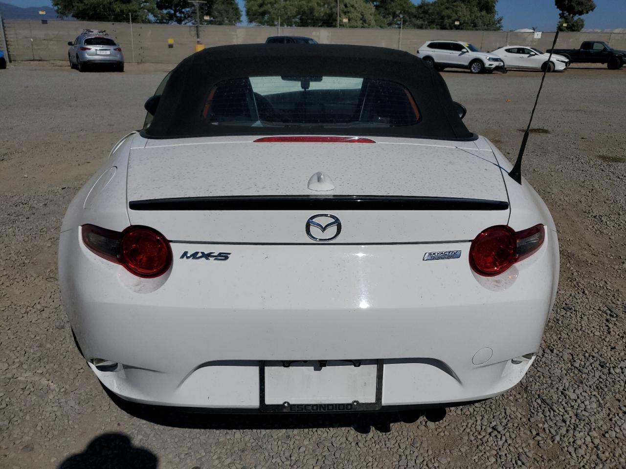 JM1NDAC78J0200277 2018 Mazda Mx-5 Miata Club