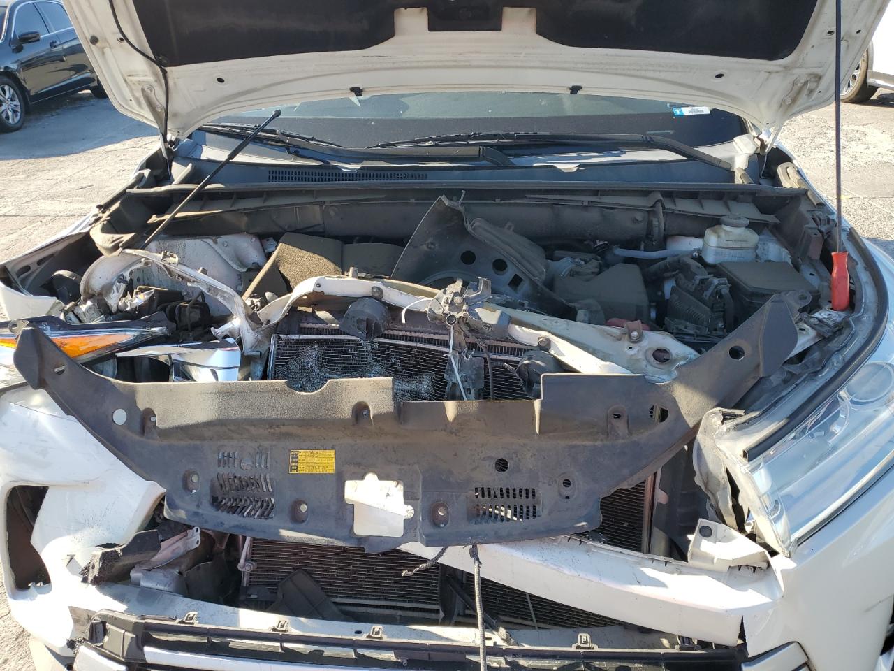 2019 Toyota Highlander Se VIN: 5TDJZRFH9KS584944 Lot: 63914235