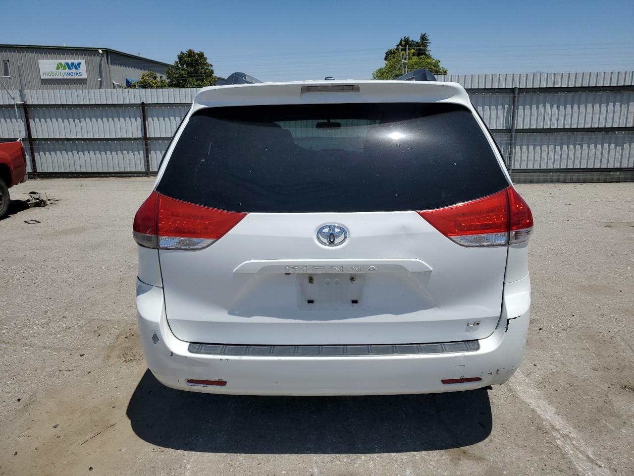 2012 Toyota Sienna Le VIN: 5TDKK3DC6CS269887 Lot: 62928695