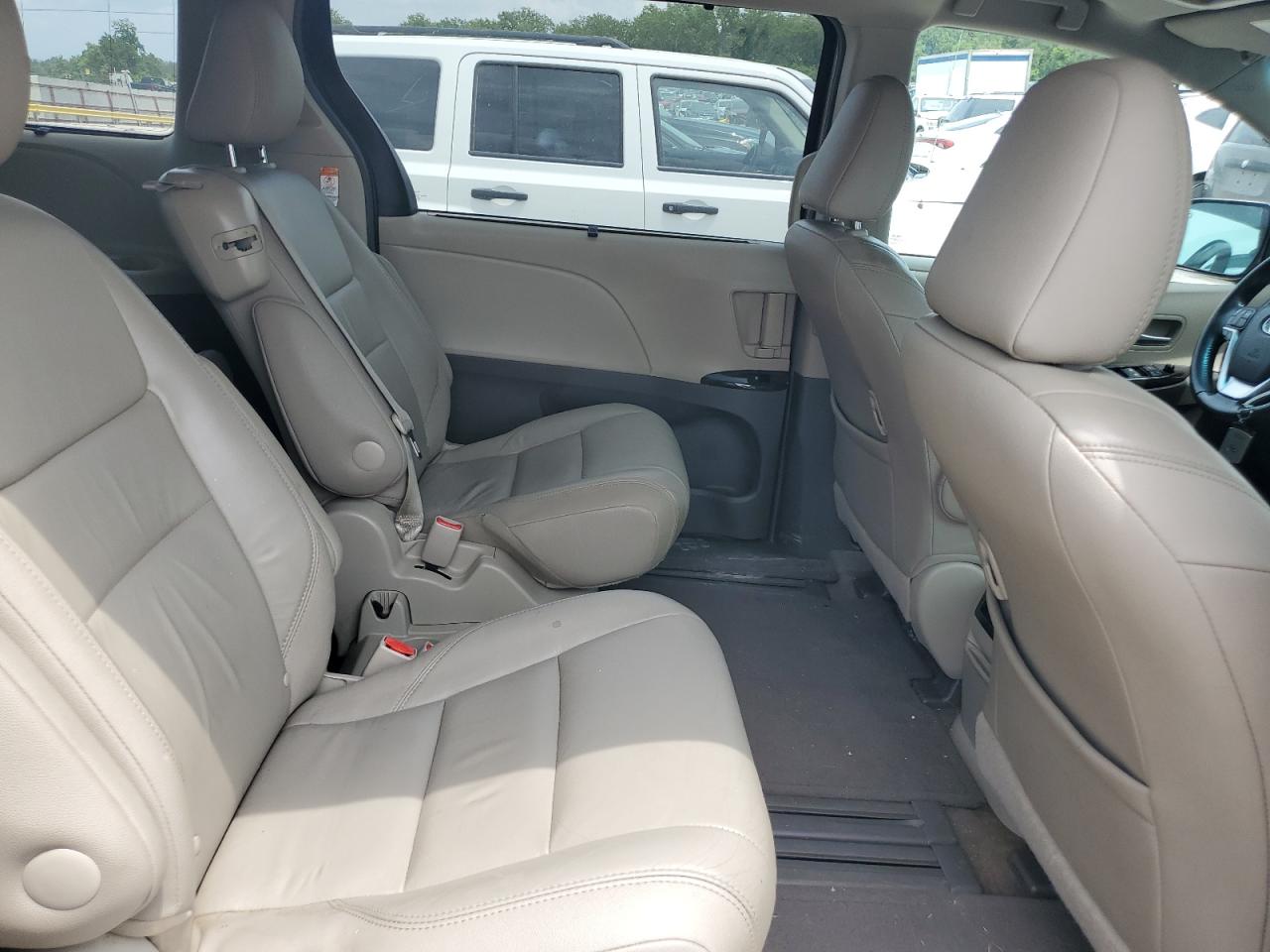 2016 Toyota Sienna Xle VIN: 5TDYK3DCXGS748717 Lot: 63813525