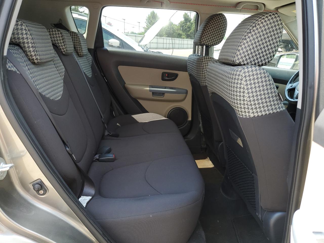 2010 Kia Soul + VIN: KNDJT2A28A7031917 Lot: 64587025