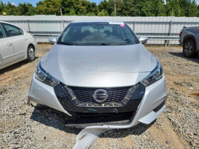  NISSAN VERSA 2020 Серебристый