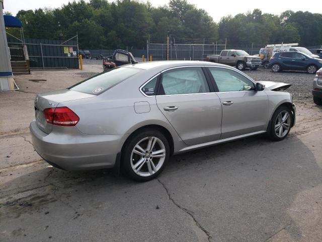  VOLKSWAGEN PASSAT 2014 Серебристый