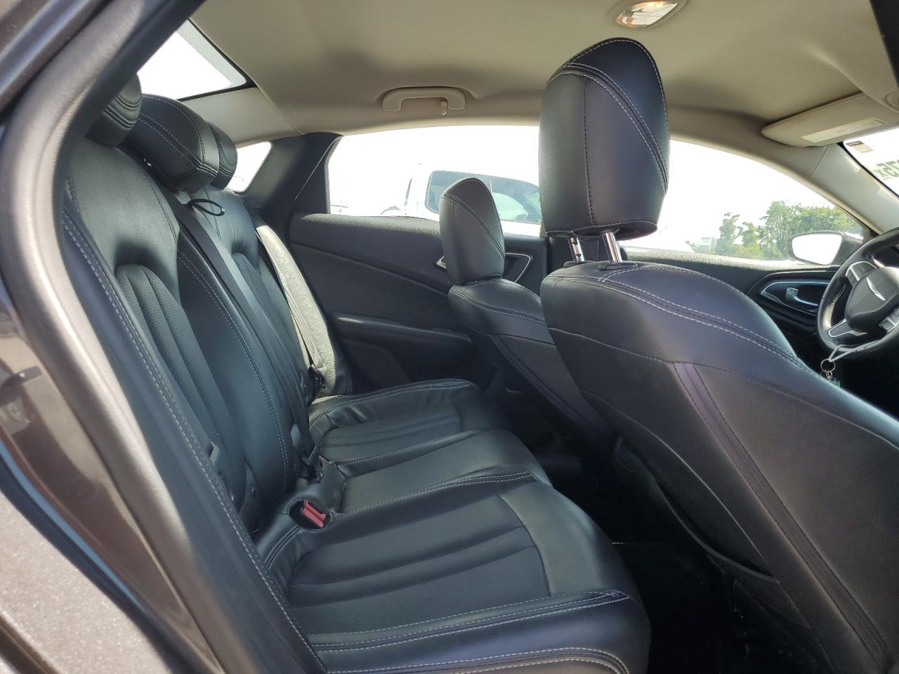 2015 Chrysler 200 Limited VIN: 1C3CCCAB4FN608318 Lot: 64231275