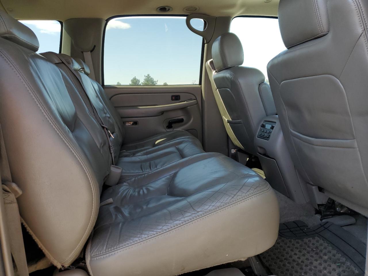 2004 Chevrolet Suburban K1500 VIN: 3GNFK16T24G168520 Lot: 64969795