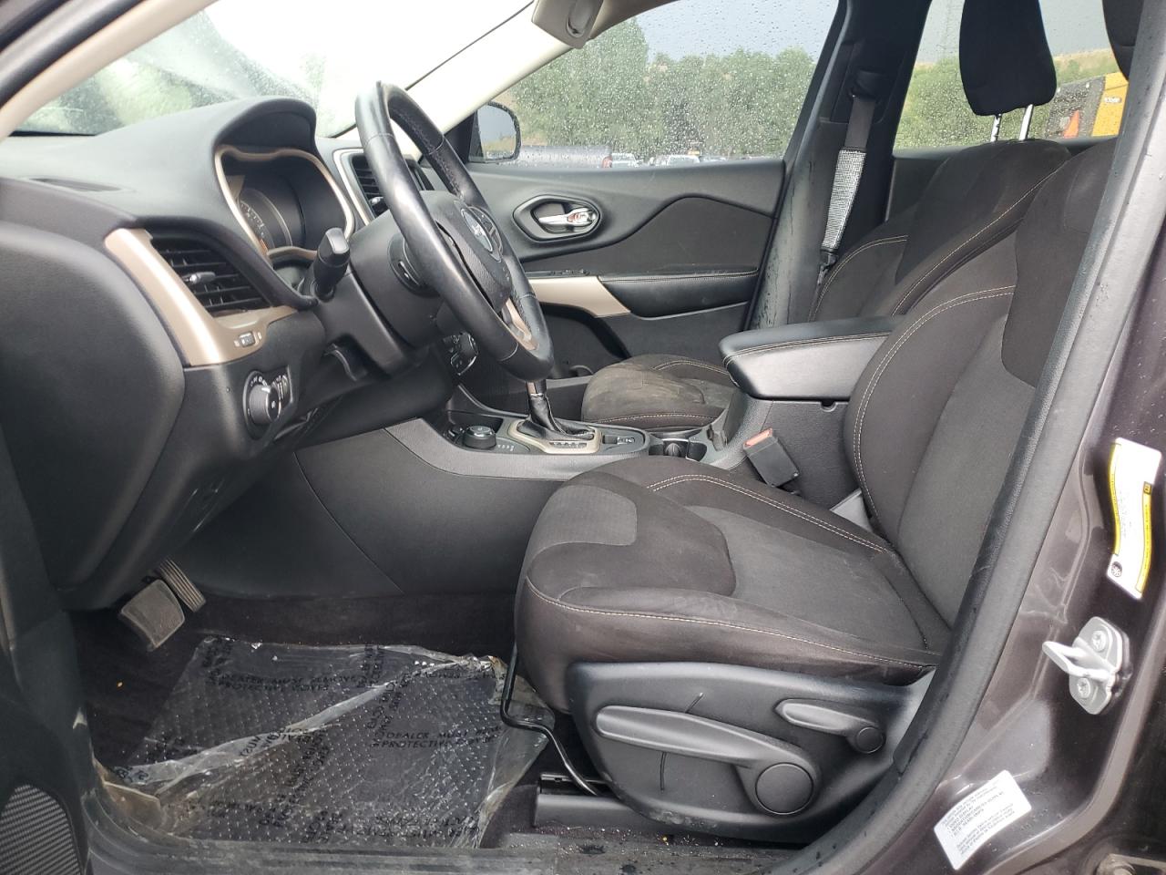 2017 Jeep Cherokee Latitude VIN: 1C4PJMCBXHW663858 Lot: 64079825