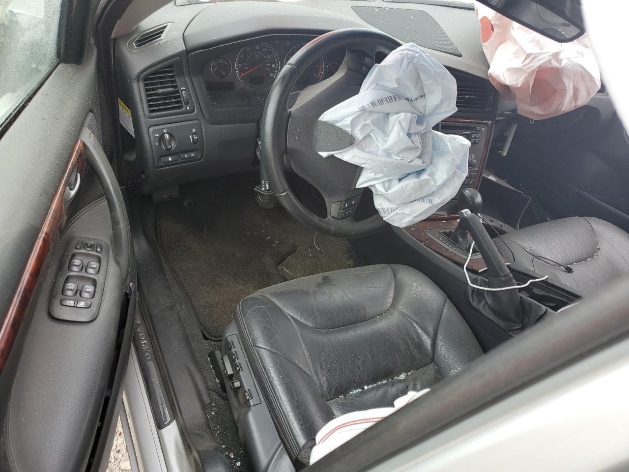 2005 Volvo S60 2.5T VIN: YV1RH592152485241 Lot: 64076675
