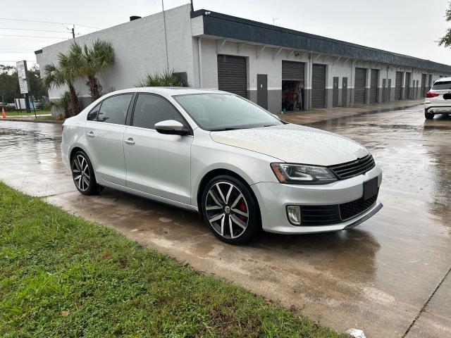 Sedans VOLKSWAGEN JETTA 2013 Srebrny