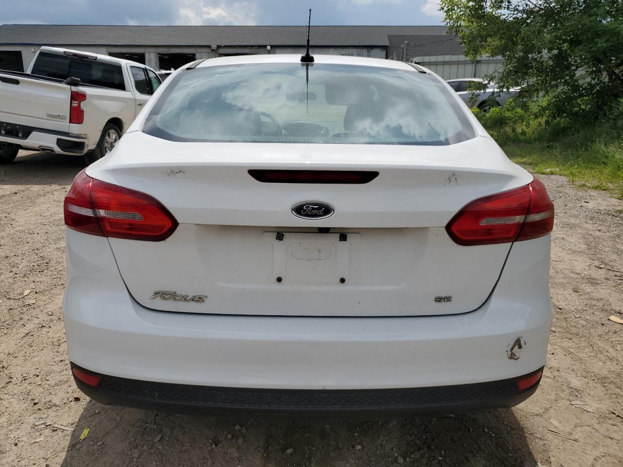 2018 Ford Focus Se VIN: 1FADP3F27JL321207 Lot: 64191595