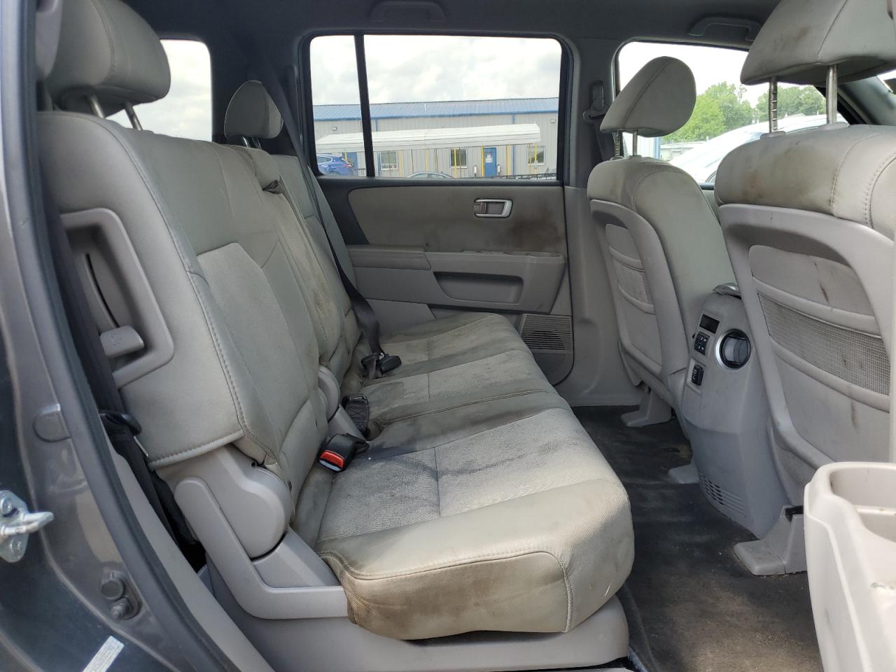 2011 Honda Pilot Lx VIN: 5FNYF4H26BB003293 Lot: 63688085